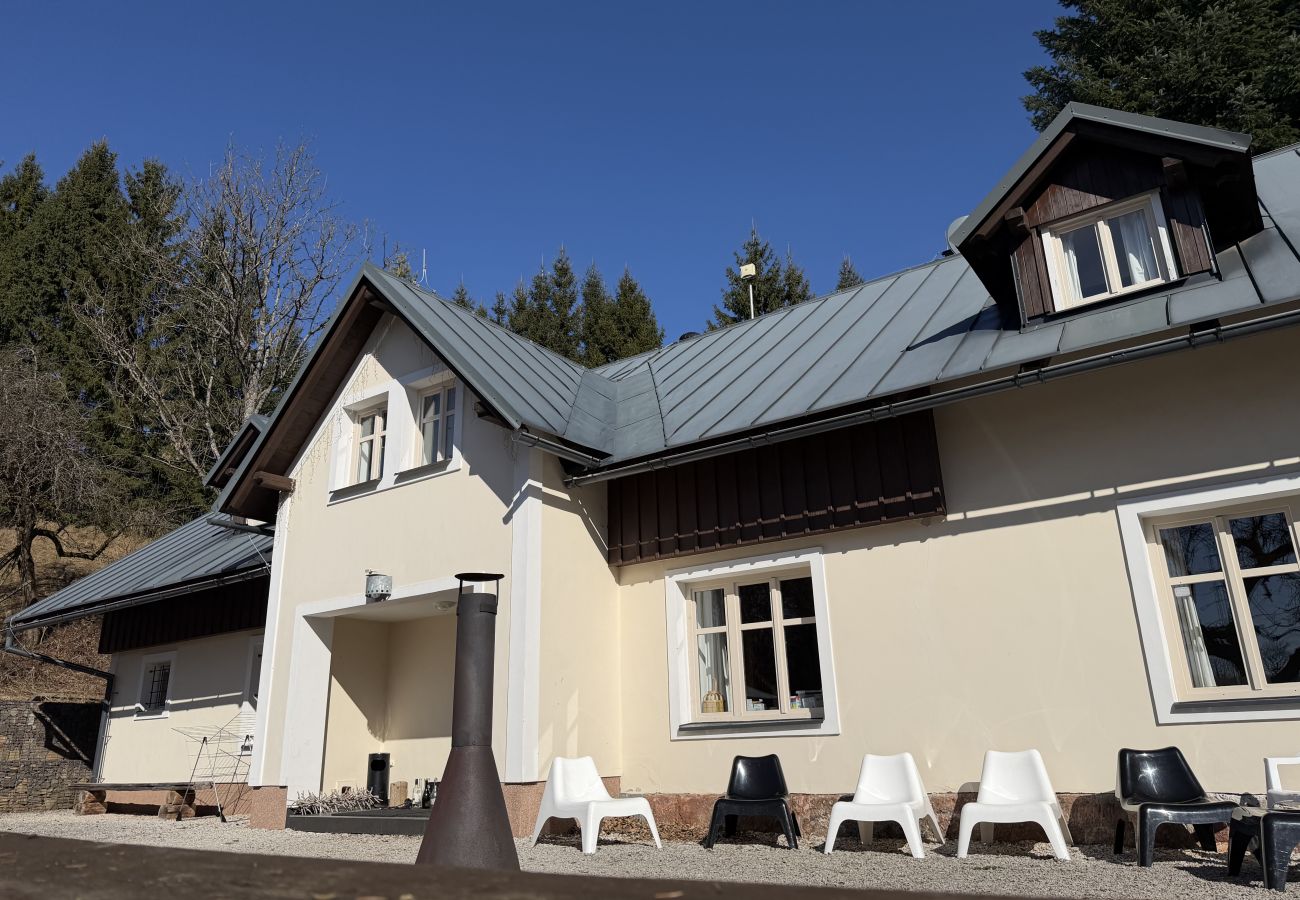 Villa in Mladé Buky - Villa mit Pool,  Skigebiete KJH348